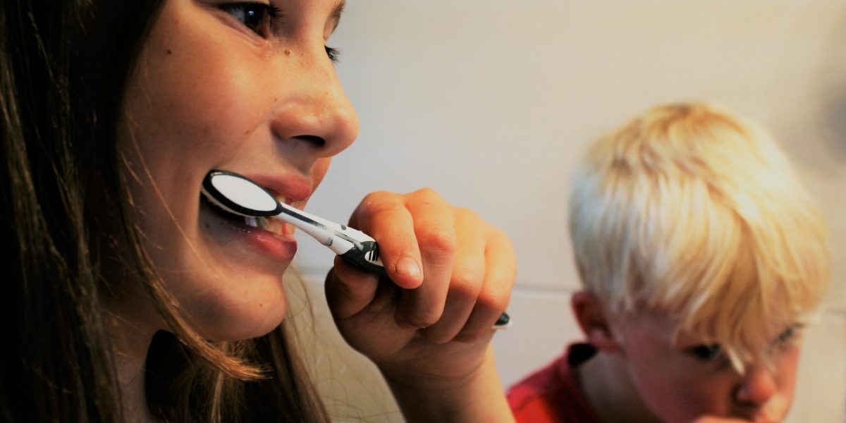 jennyfriedrichs-brush-teeth-2103219_1920.jpg